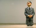 “Diz çöken Hitler” heykeli rekor fiyata satıldı!
