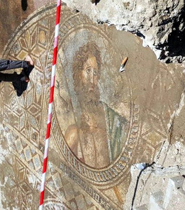 Yunan tanrısı Poseidon tasvirli mozaik bulundu