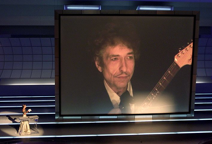 Nobel Edebiyat Ödülü Bob Dylan’ın oldu