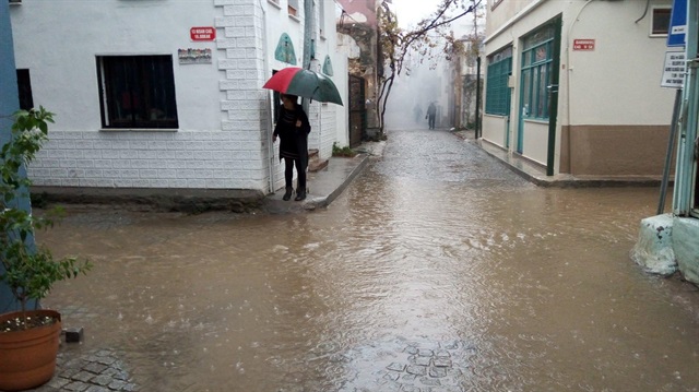 Ayvalık sele teslim oldu!