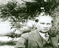 Atatürk gül çiçeğini çok severdi