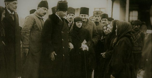 Atatürk ve Türk Kadın Kıyafetinde İnkılap
