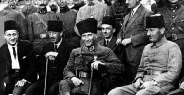 19 Ocak 1923 Atatürk’ün İzmit Sinemasında Halkla Sohbeti